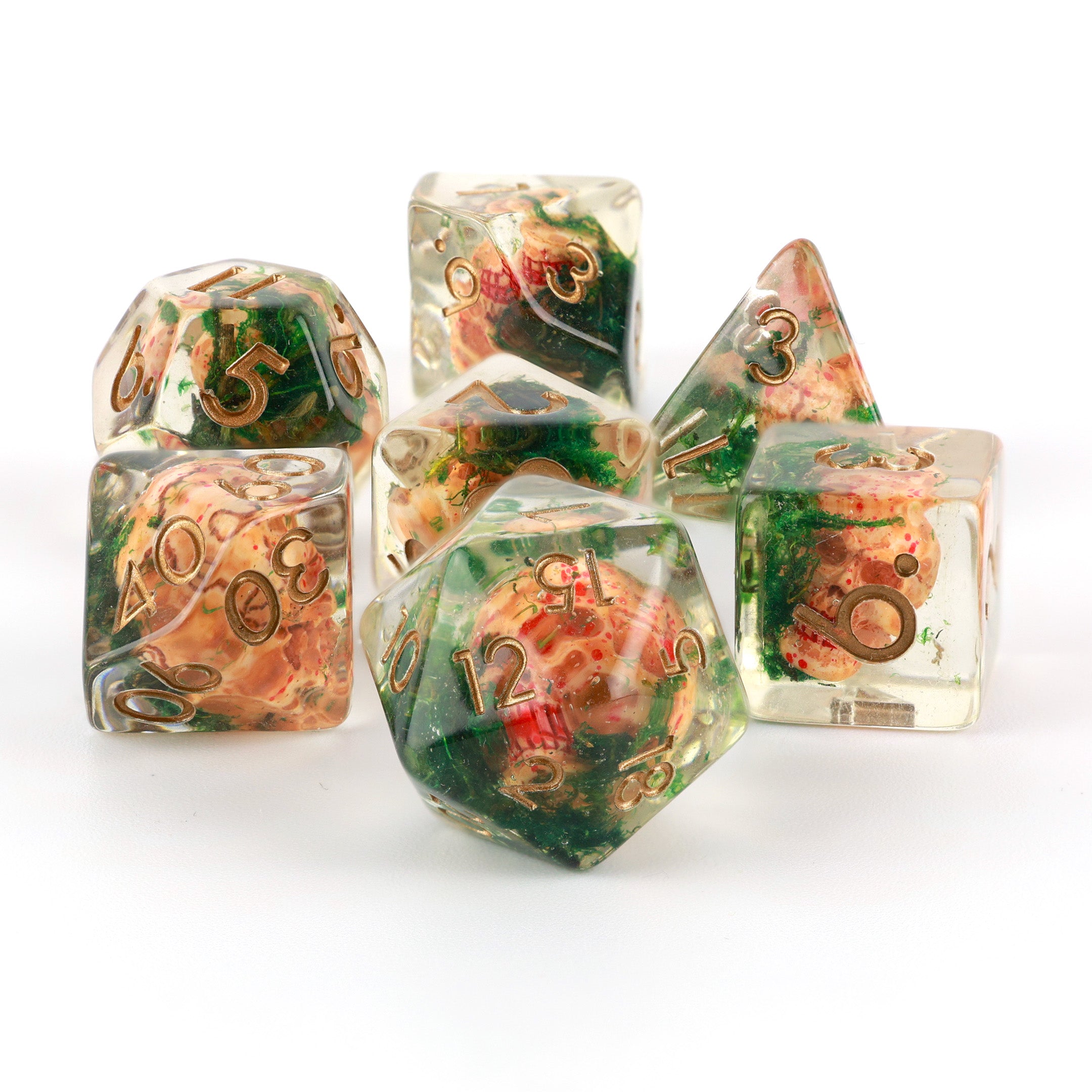 Set of dice containing a skull in resin DND